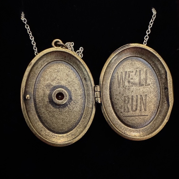 Taylor Swift We’ll Run Locket - Picture 2 of 3